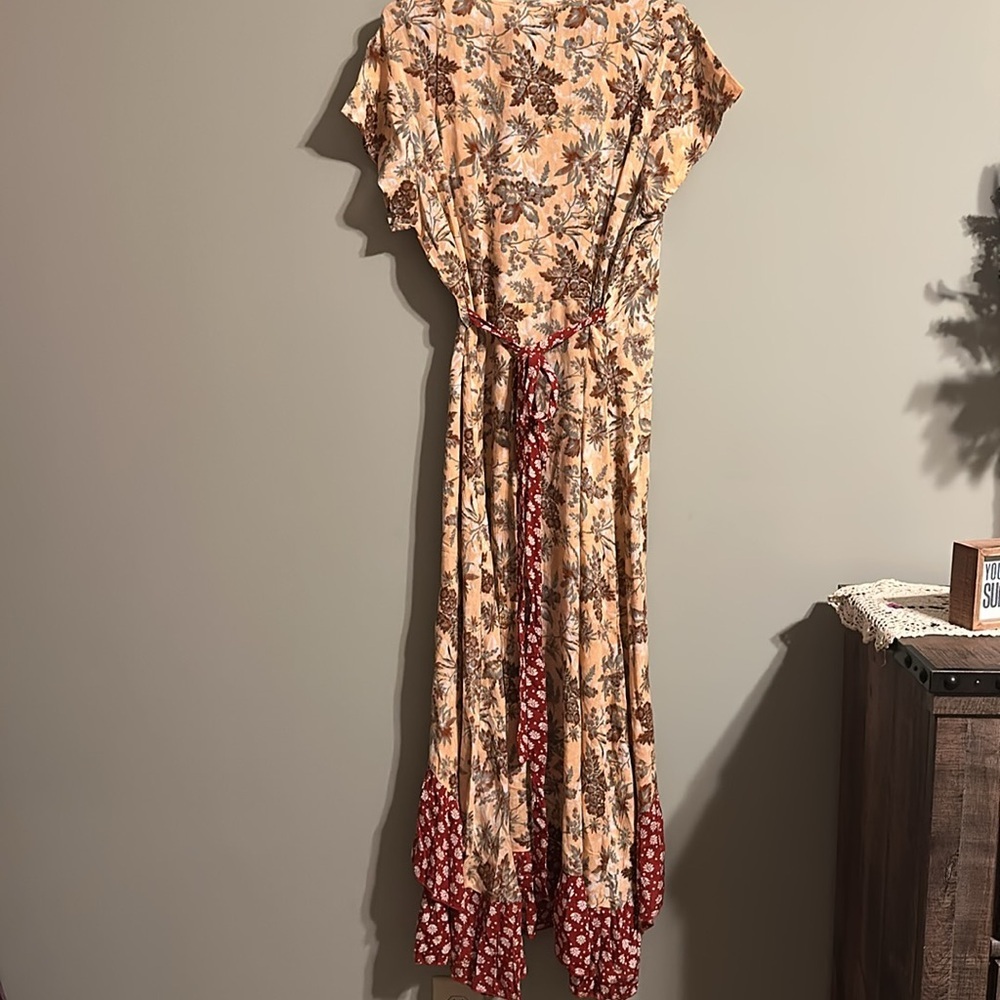 Floral Wrap Dress with Red Accents - Picture 6 of 7